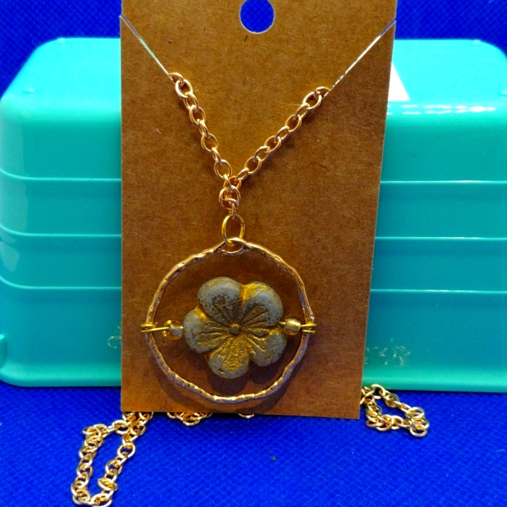 Green Flower with Gold Ring Fidget Spinner Necklace